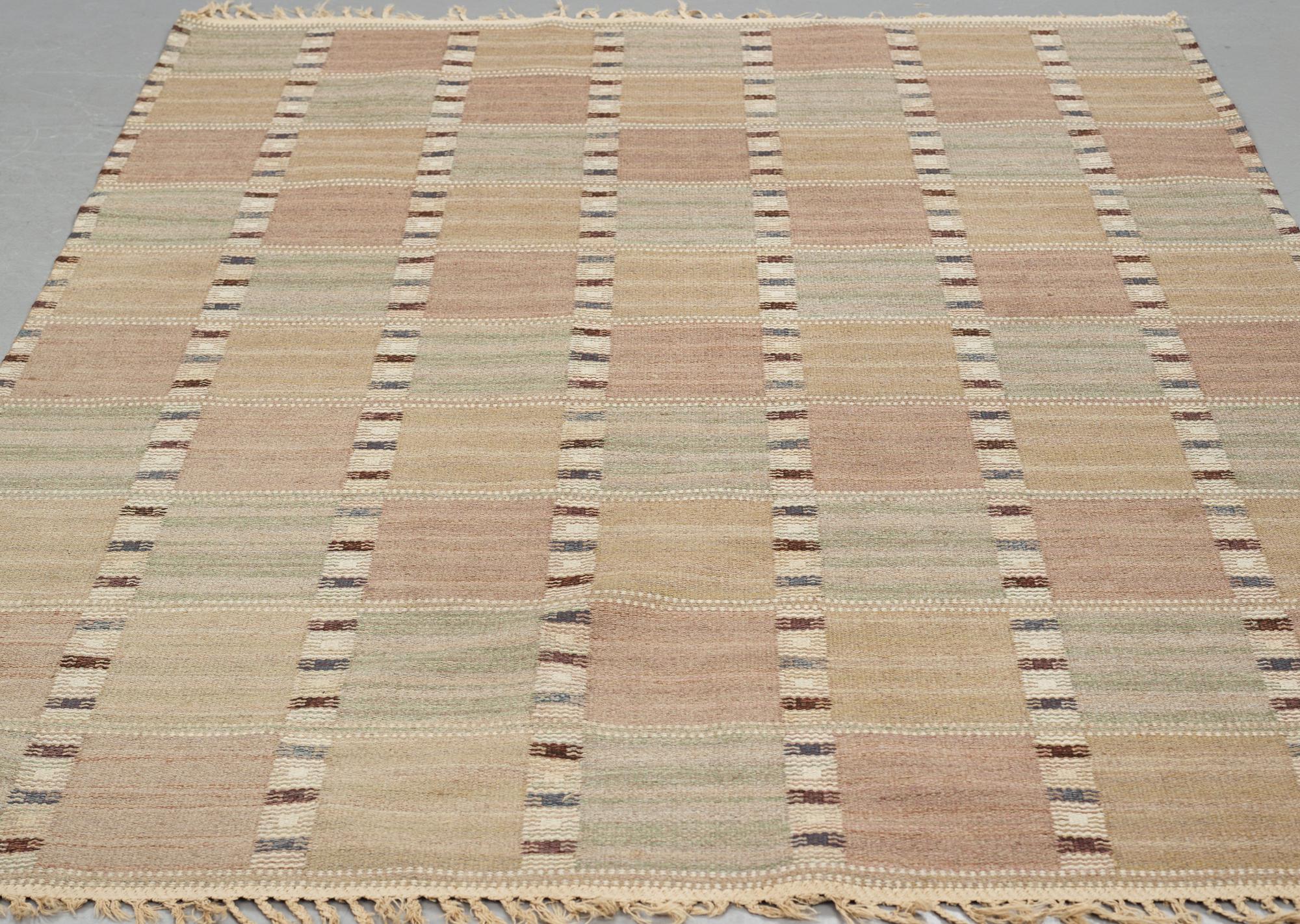 Barbro Nilsson, Matta, "Falurutan grå", rölakan, ca 249,5 x 188 cm, signerad AB MMF BN.