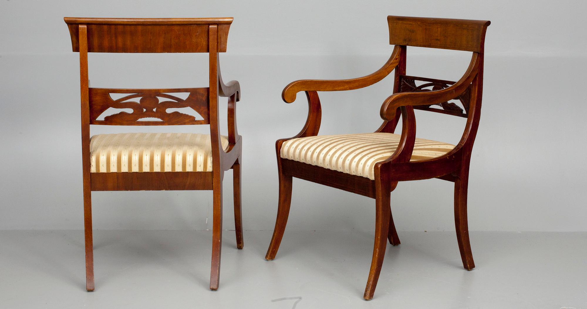 KARMSTOLAR, ett par, biedermeier stil, 1900-talets första hälft.