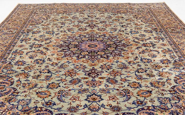 A Keshan carpet, c. 393 x 290 cm.