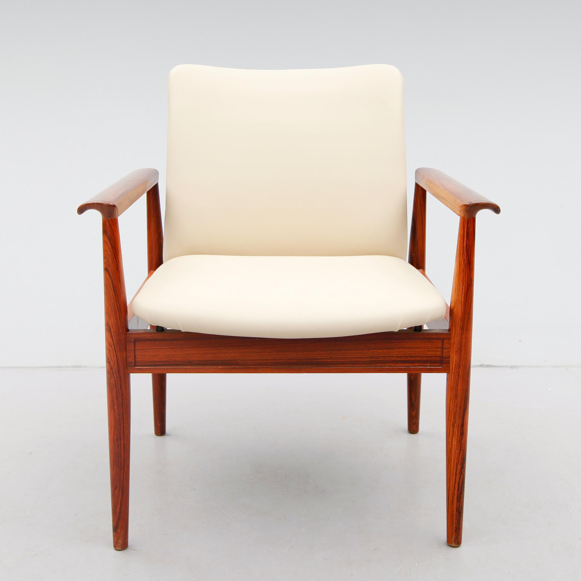 KARMSTOL, "Diplomat", Finn Juhl, France & Søn, 1900-talets andra hälft.