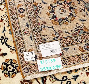 A Kashan carpet, a. 353 x 244 cm.