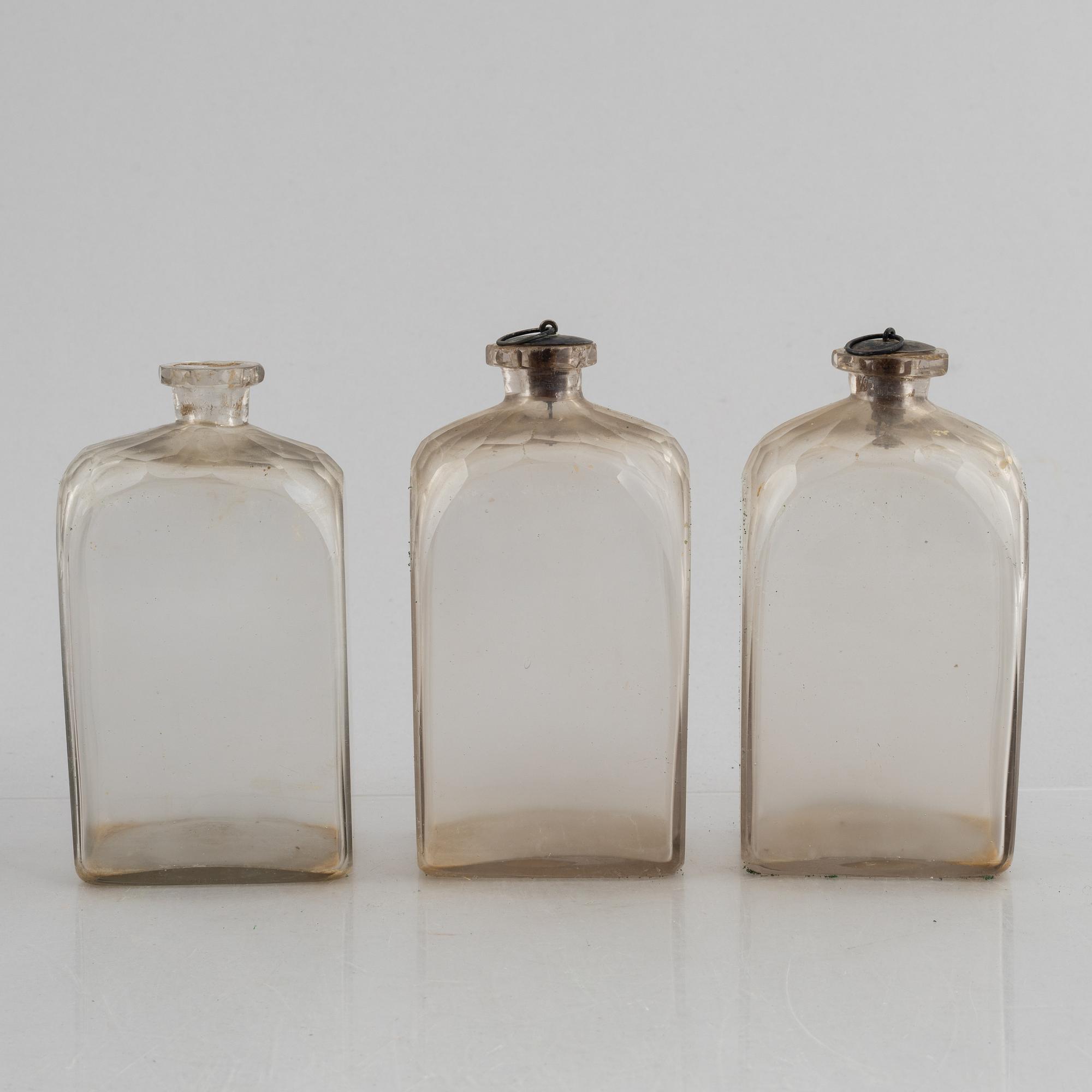 A wooden box with three glass flaska, first half of the 19th century.