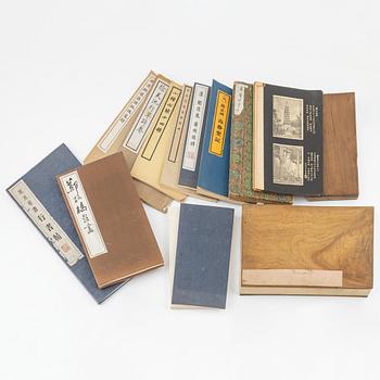 A group of Chinese books and rubbings, 11 volumes, Republic period, 20th Century.