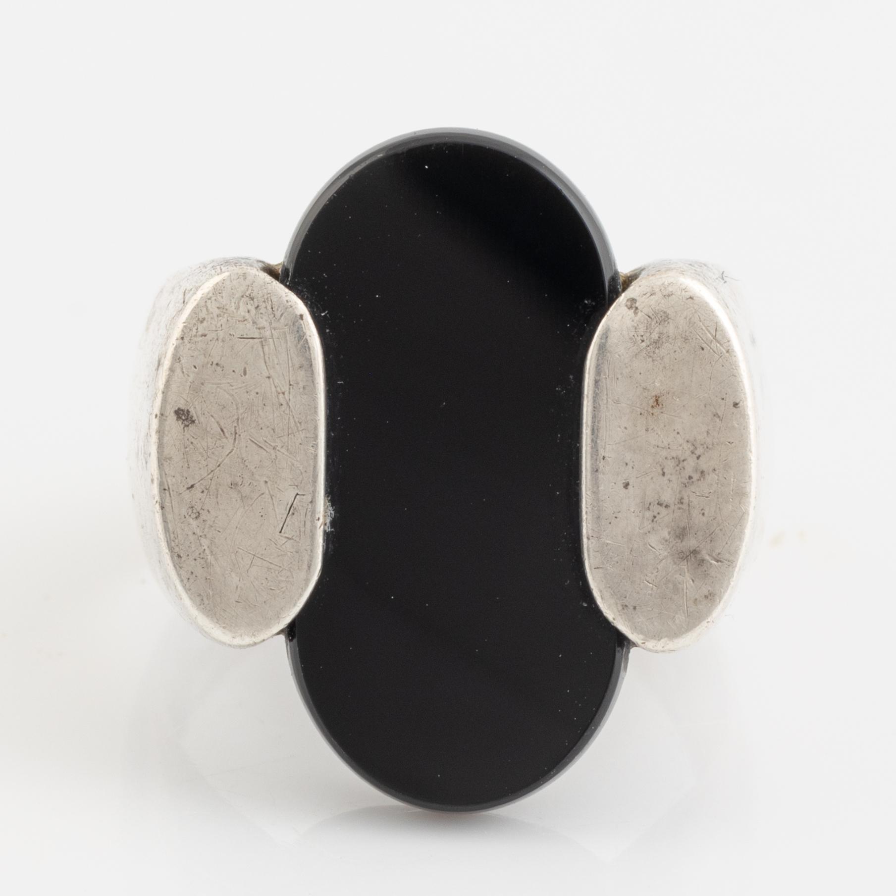 Ring, silver med onyx.
