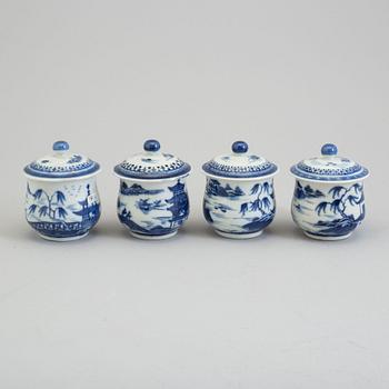 Four blue and white custard cups with covers, Qingdynasty, Qianlong (1736-95).