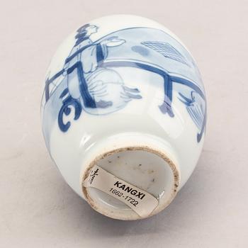 A blue and white tea caddy with cover, Qing dynasty, Kangxi (1662-1722).