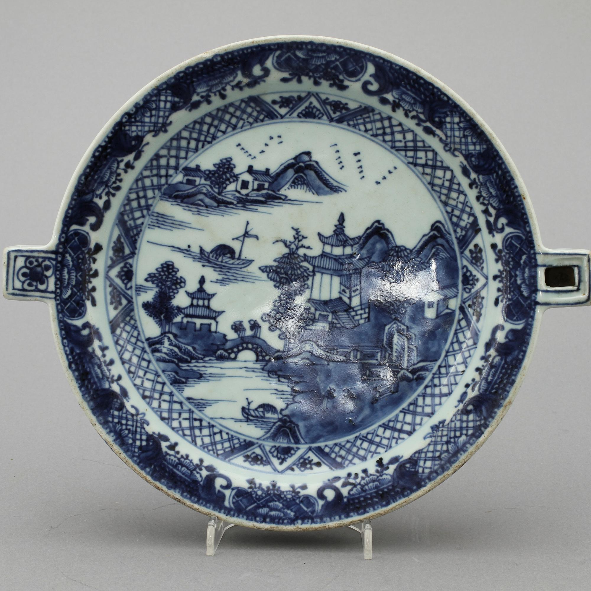 VÄRMEFAT, porslin, Kina, 1700/1800-tal.