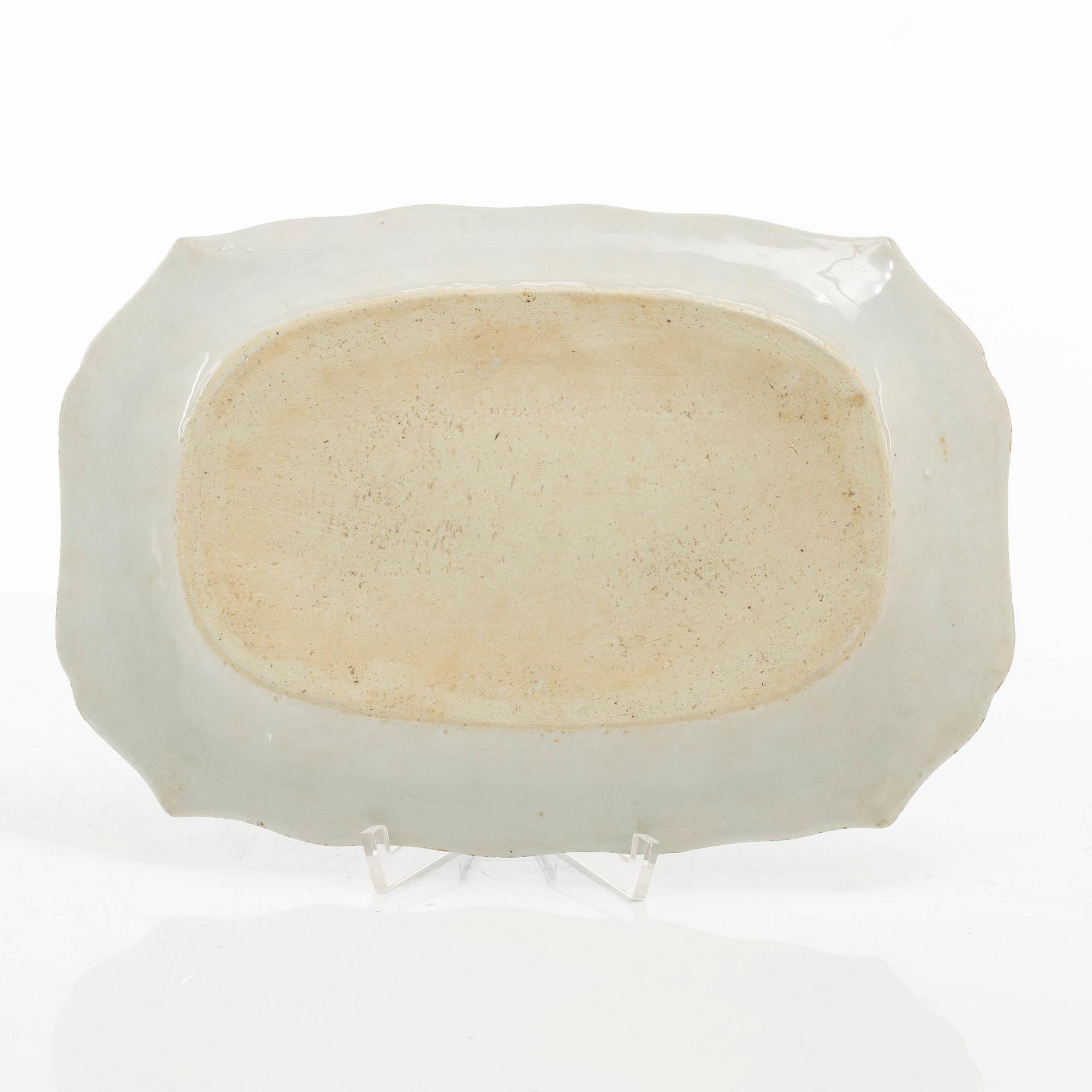 Two Chinese blue and white export porcelain dishes, Qing dynasty, Qianlong (1736-95).