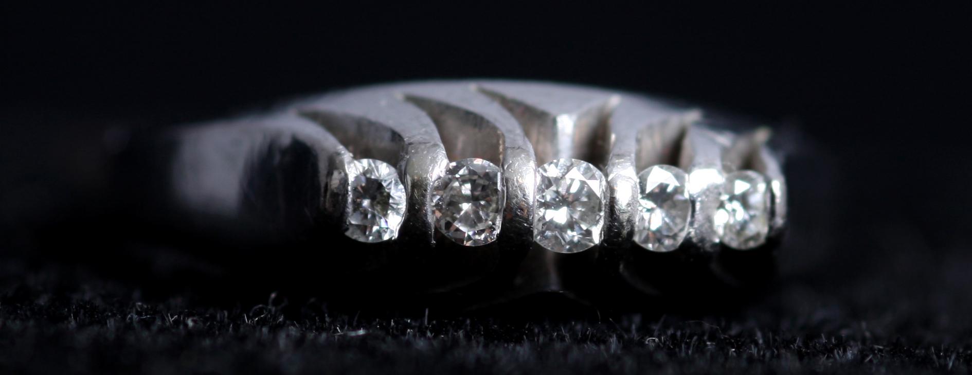 RING, vitguld samt 5 briljantslipade diamanter, tot ca 0.22 ct.