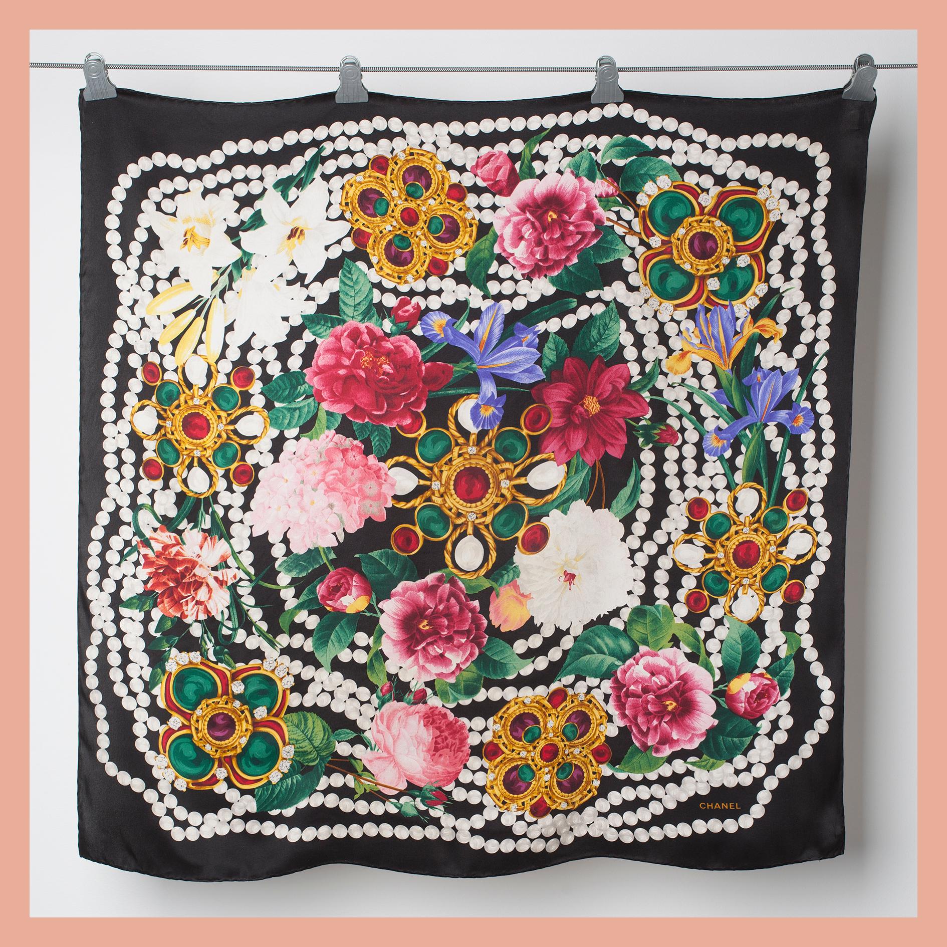 SCARF, Chanel.