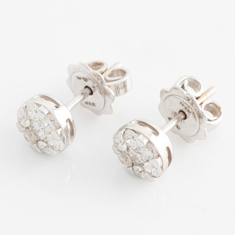 Earrings with brilliant-cut diamonds.