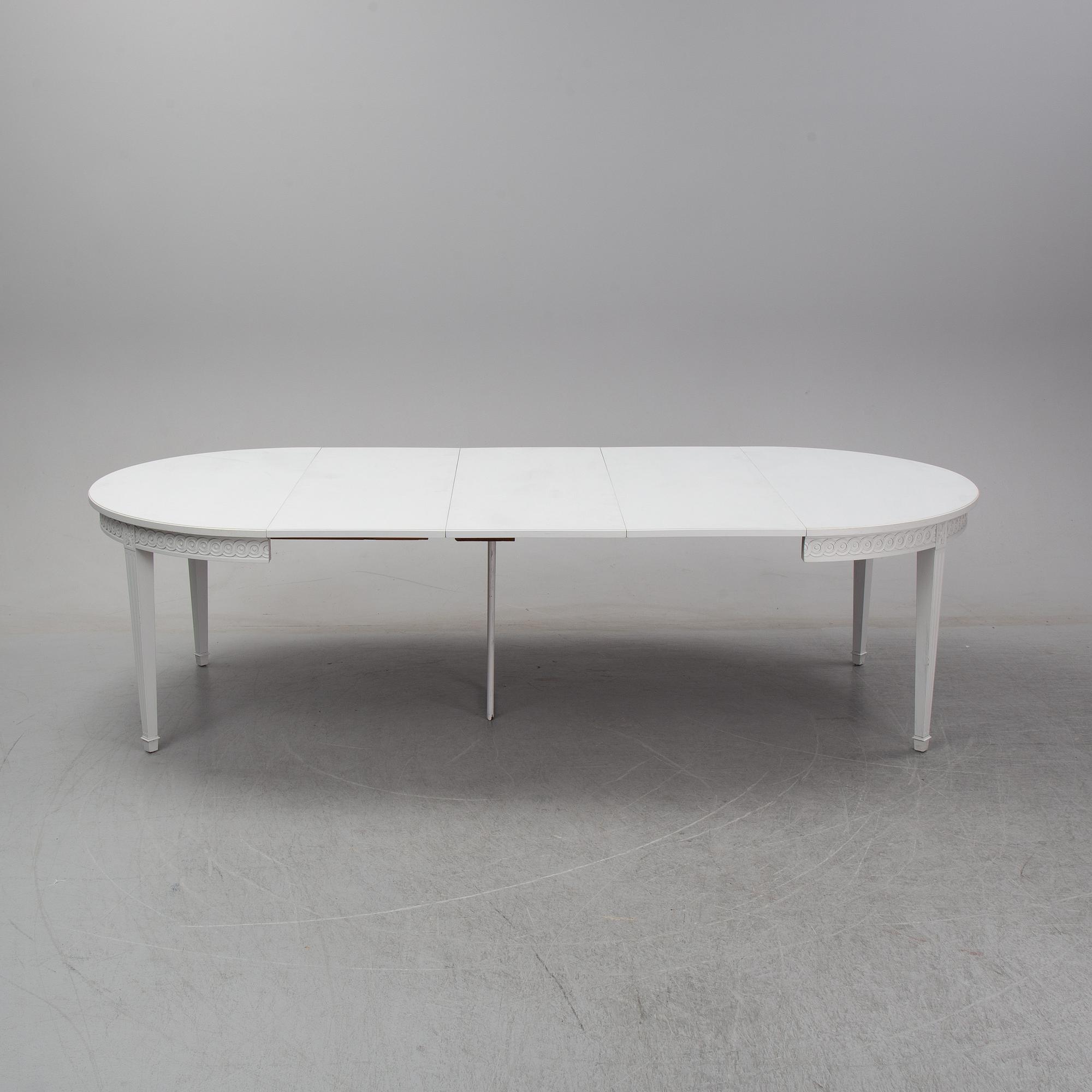 A mid 20th Century dinner table.