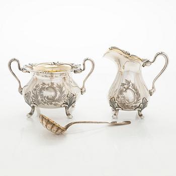 Kermakko ja sokerikko, hopea, 1939, Kultakeskus, ja sirotinlusikka, 1921 Helsinki.