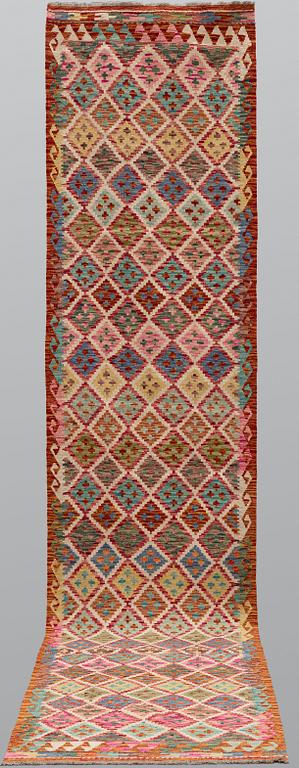 A Kilim runner, approx. 395 x 88 cm.