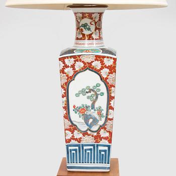 Bordslampa, porslin, Kina, 1900-tal.