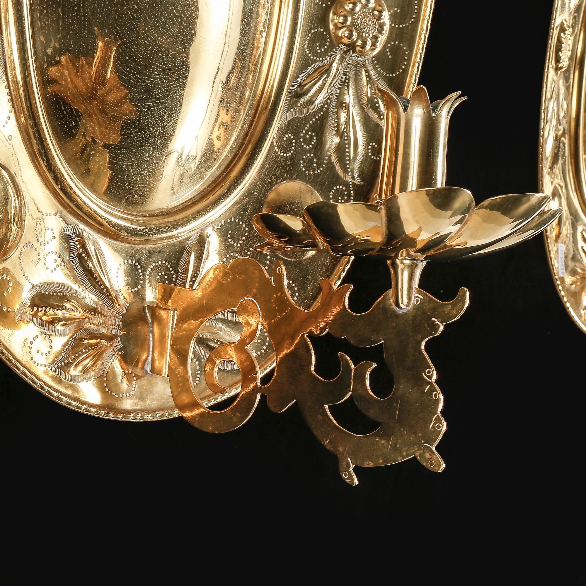 LJUSPLÅTAR/LAMPETTER, ett par, mässing, barockstil, 1900-talets första hälft.