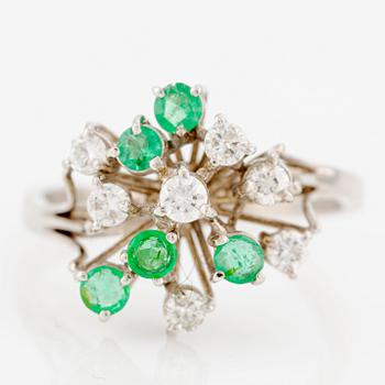 Ring in 18K white gold with emeralds and brilliant-cut diamonds.