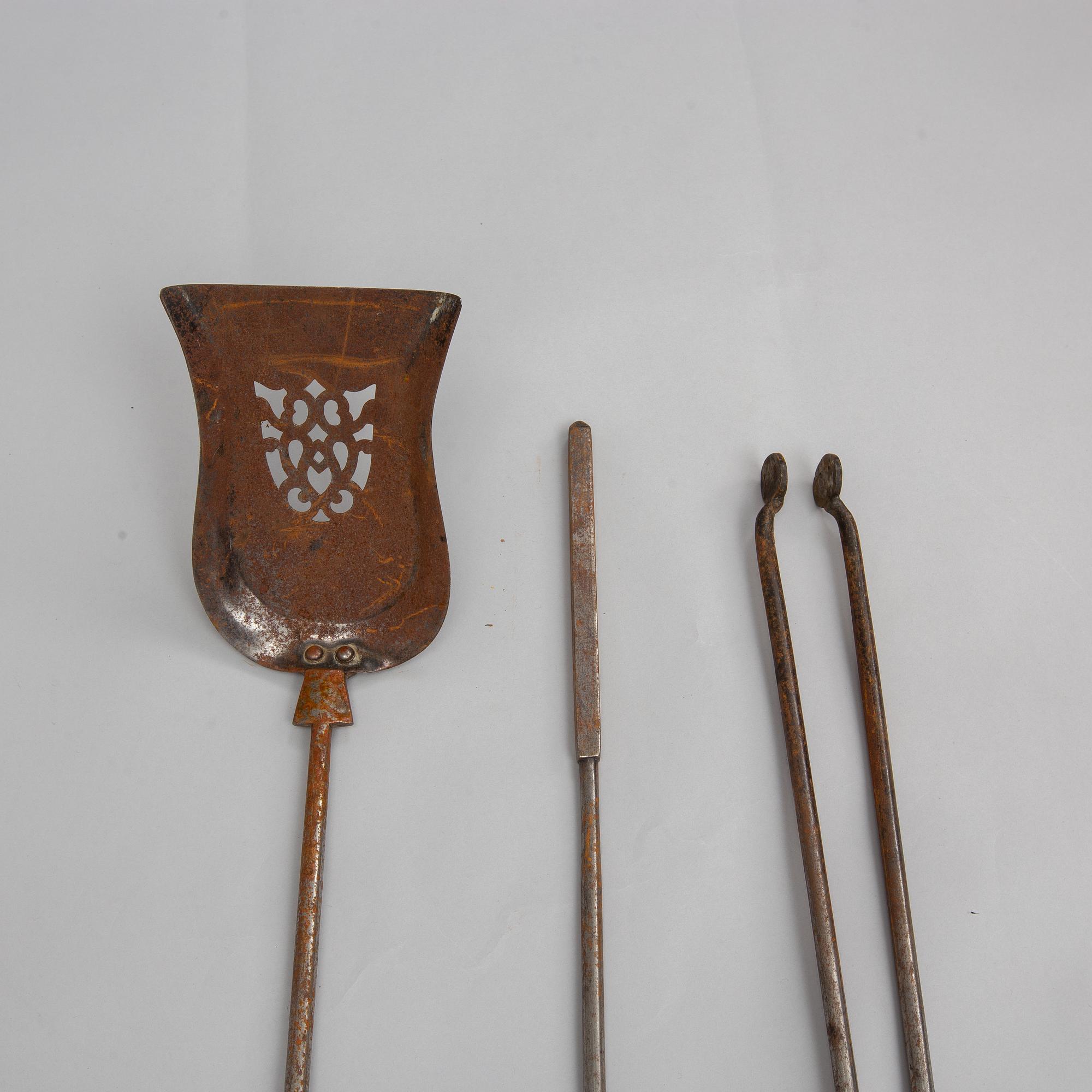 BRASUTENSILIER, 3 delar, stål, 1800-tal.