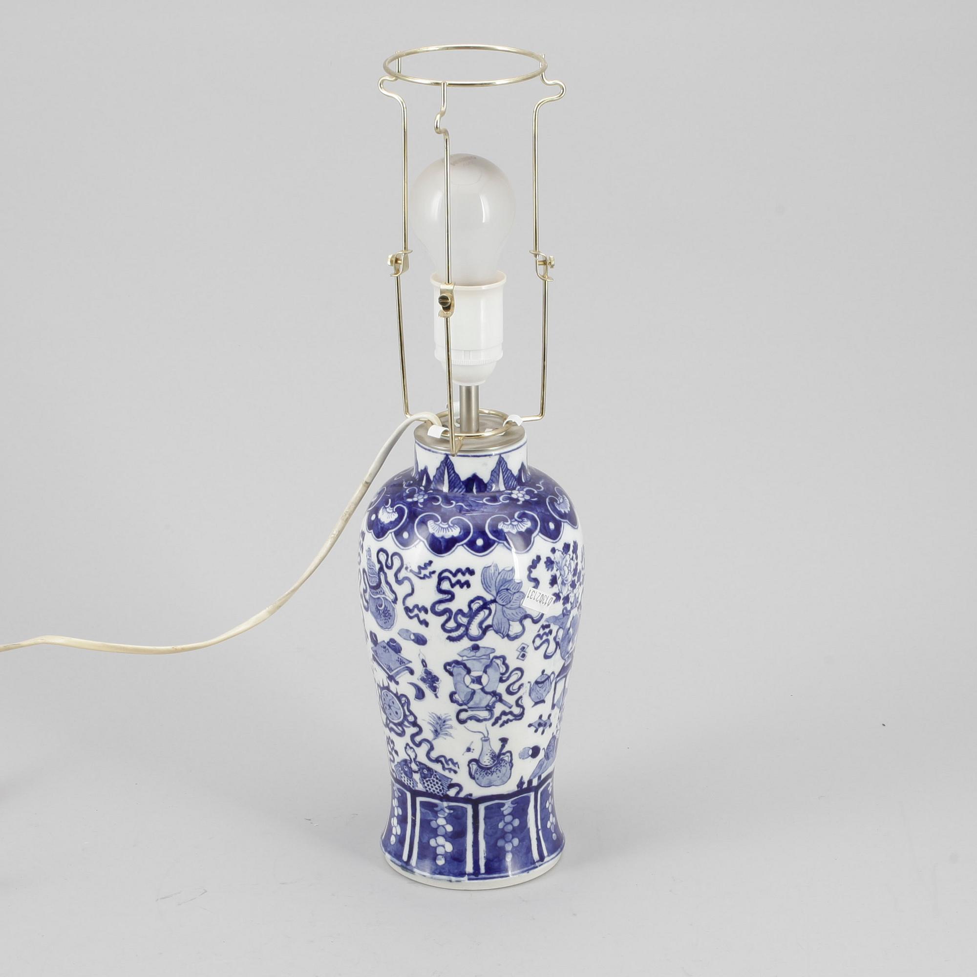 VAS / BORDSLAMPA, porslin, Europa, 1900-talets andra hälft.