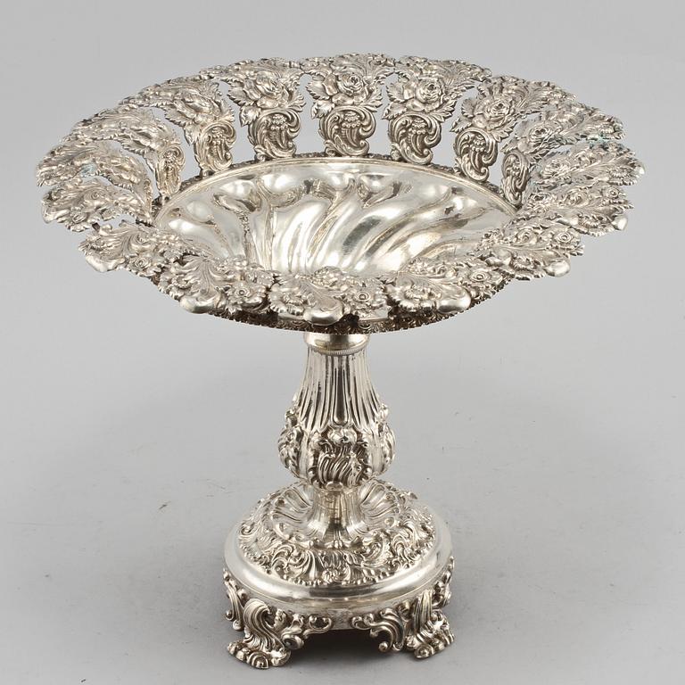 UPPSATSSKÅL, Troligen Gustaf Möllenberg. 1800-talets mitt. Vikt 790 g.