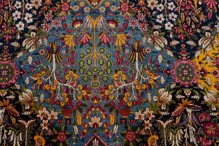 A carpet, semi-antique Kerman, ca 453 x 340 cm.