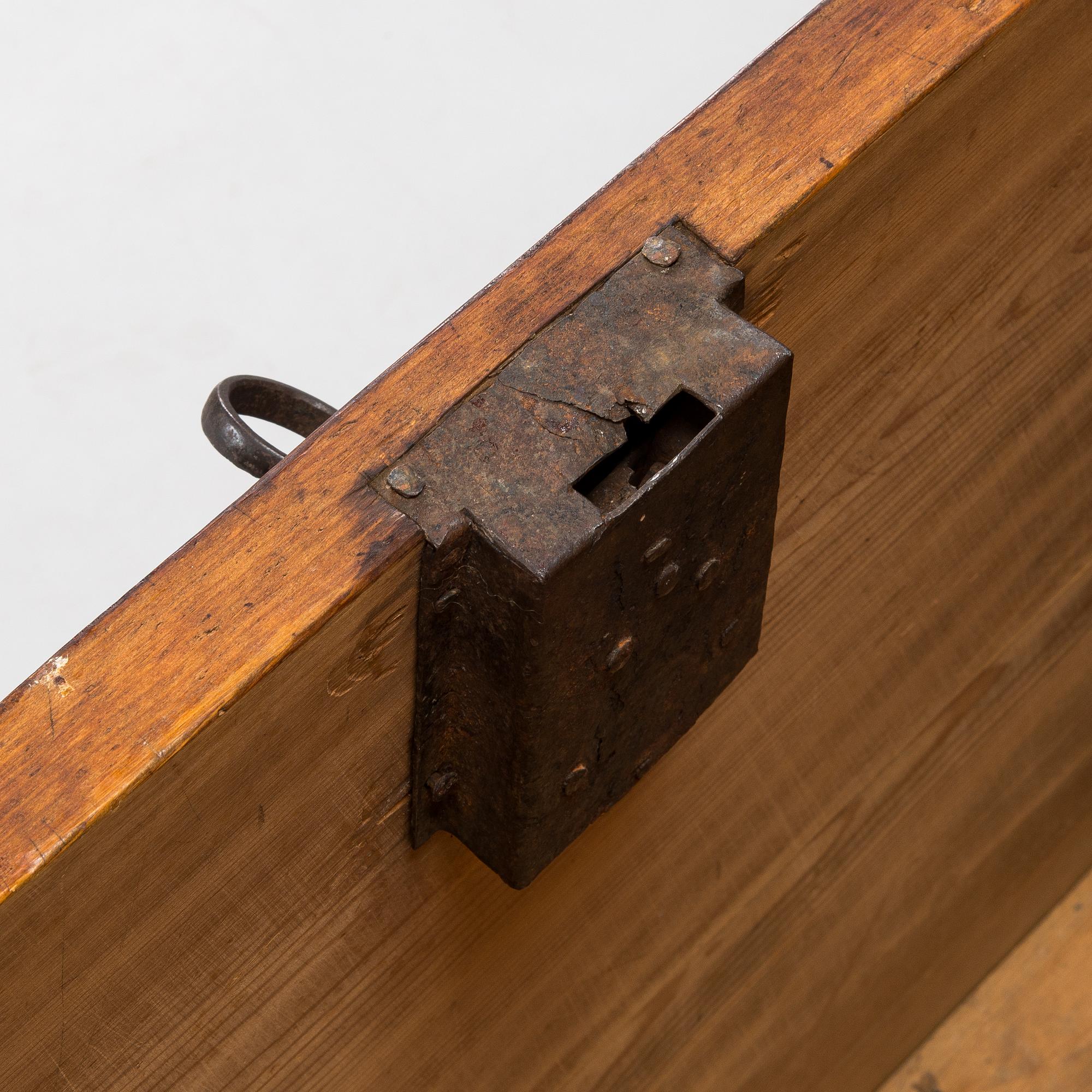 A Finnish folk art chest from Loimaa, 18th century.