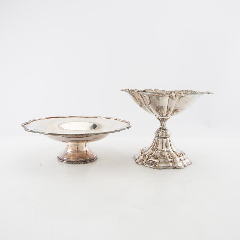 Skålar på fot 2 st samt jardinière nysilver 1900-talets början.