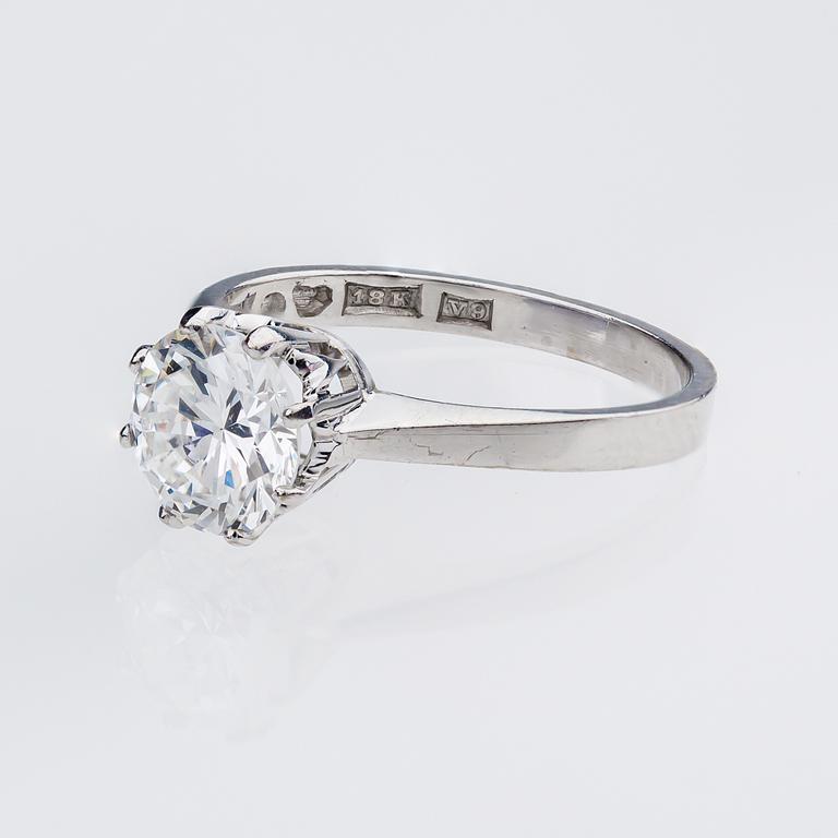 RING, 18K vitguld med briljantslipad diamant, enligt gravyr 1.33 ct.