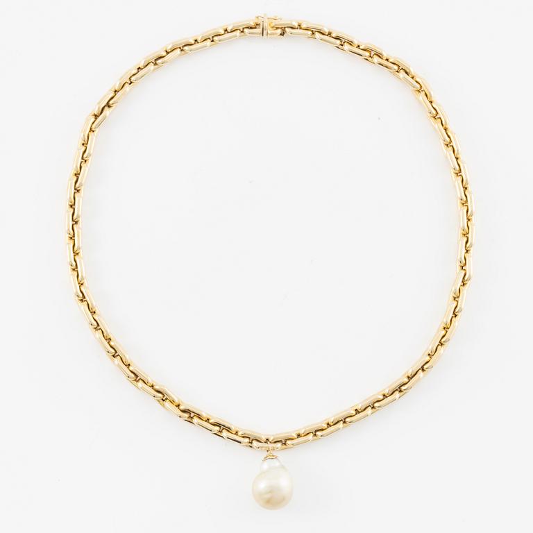 Necklace 14K gold with cultured baroque South Sea pearl.