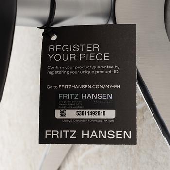 Arne Jacobsen, fåtölj, "Ägget", Fritz Hansen, Danmark, 2021.