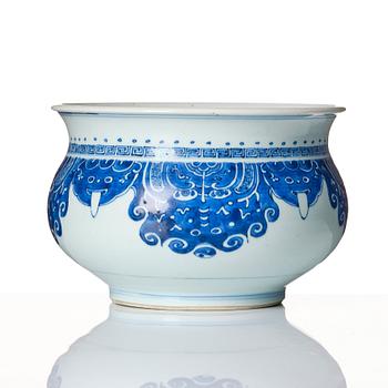 A blue and white censer, Qing dynasty, Kangxi (1662-1722).