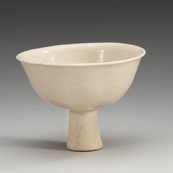 A white glazed stemcup, Yuan (1271-1368)/Ming dynasty (1368-1644).