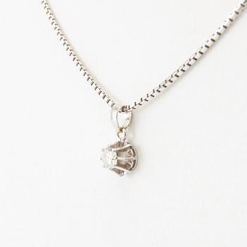Halsband 18K vitguld med en rund briljantslipad diamant.