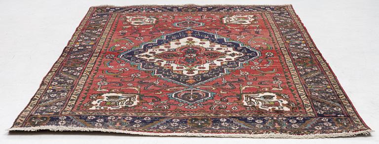 Matta, semiantik Heris/Gorovan, ca 275 x 200 cm.