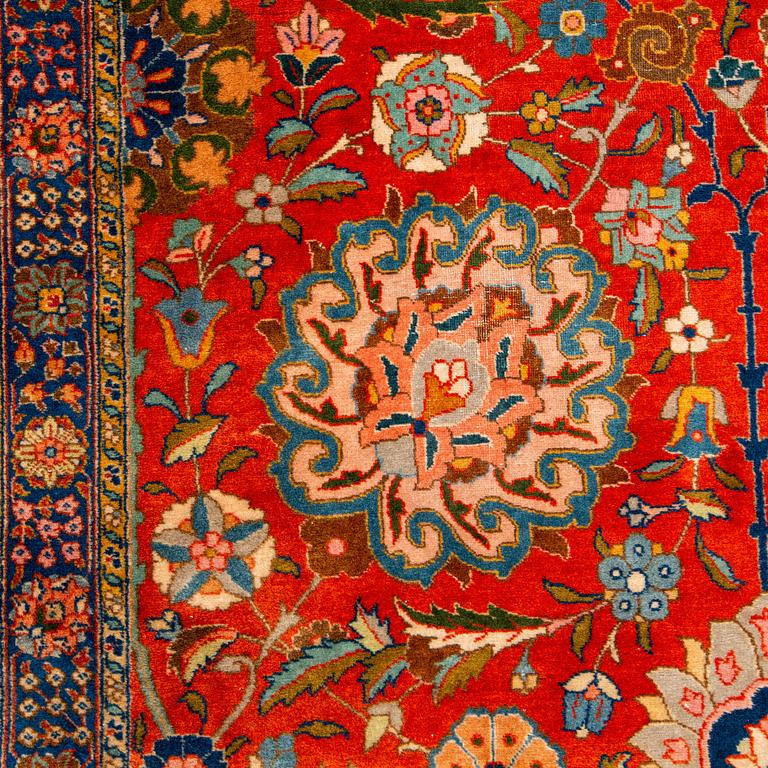 A carpet, a semi-antique Tabriz, ca 528-535 x 346,5-352,5 cm, signed Farhan.