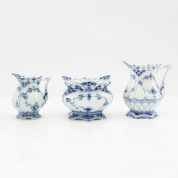 Servis ca 51 dlr "Musselmalet, hel och halvblonde" Royal Copenhagen Danmark porslin sent 1900-tal.