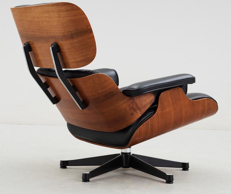 FÅTÖLJ, "Lounge Chair" Charles & Ray Eames, Herman Miller, 1900-talets andra hälft.