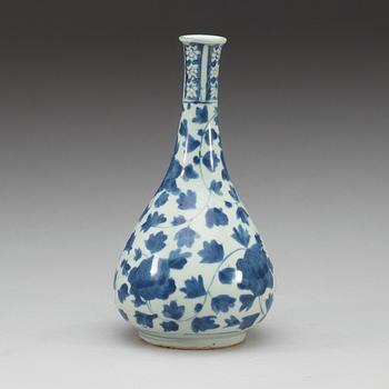 A blue and white Transitional vase, 17th Century.