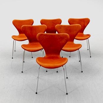 Arne Jacobsen, a set of six "Sjuan" leather chairs for Fritz Hansen Denmark alter part of the 20th century.