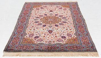Carpet, Pakistan ca 240 x 137 cm.