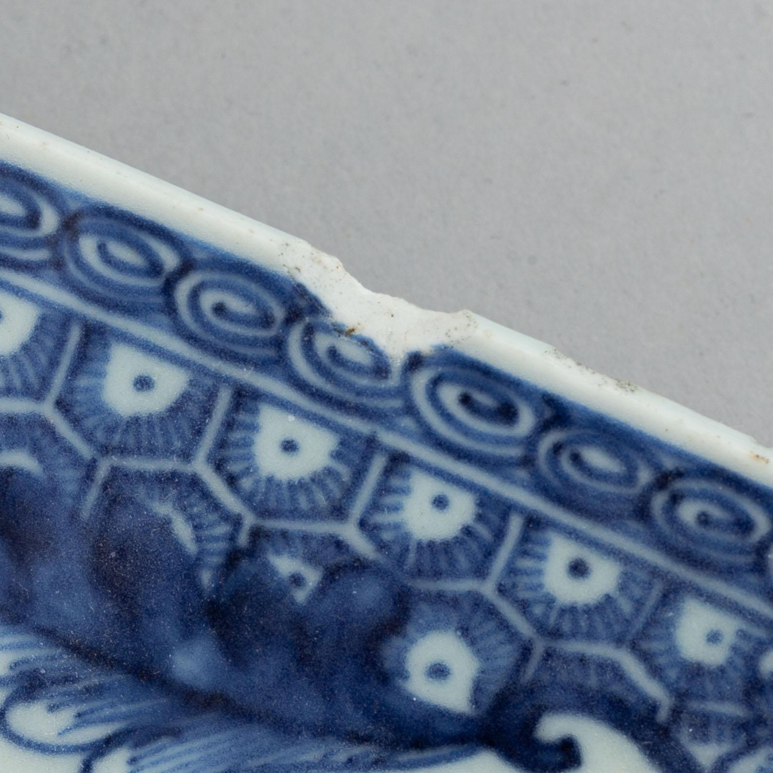 A blue and white tureen with cover and an export porcelain serving dish, Qing dynasty, Qianlong (1736-95).