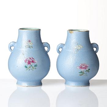 A pair of sgrafitto vases, Qing dynasty with Qianlong mark.