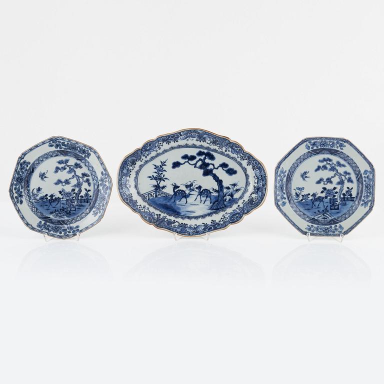 A blue and white porcelain serving dish and two plates, Qing dynasty, Qianlong, (1736-95).