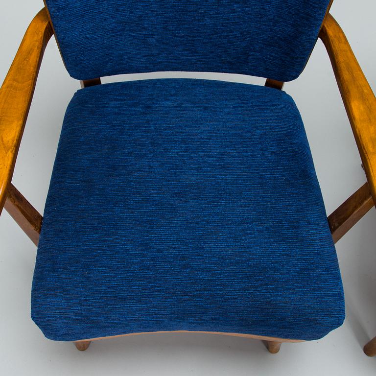 Einari Kyöstilä, A pair of 1940s armchairs for Oy Stockmann Ab,  Keravan Puusepäntehdas, Finland.