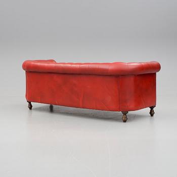 SOFFA, Chesterfield-modell, Furnwood 1900-talets andra hälft. England.