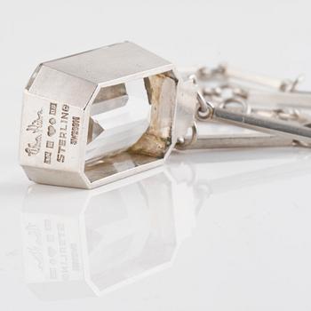HALSSMYCKE, sterlingsilver med fasettslipad bergkristall, Wiwen Nilsson, Lund, 1942. Vikt 37,8 gram.