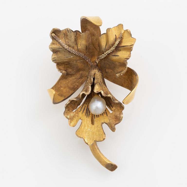 Brosch 18K guld i form av blomma med en pärla.