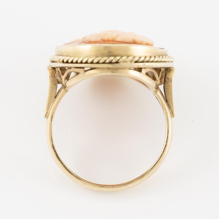 Ring, 14K guld med snäckskalscamé.