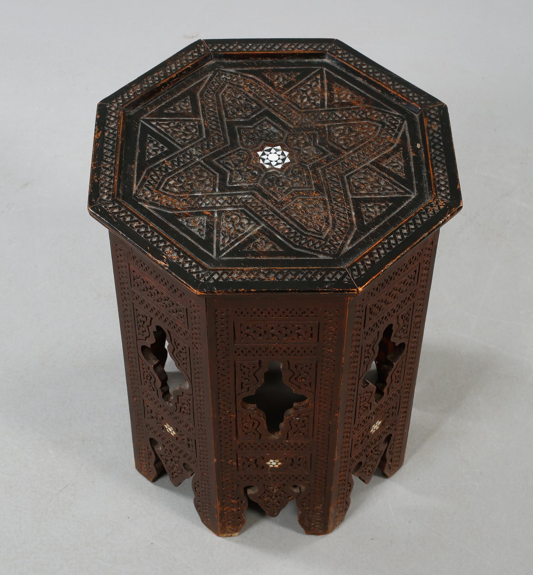 RÖKBORD, orientaliskt, 1900-tal.