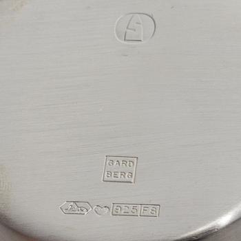 BERTEL GARDBERG, SOCKERSKÅL och GRÄDDSNÄCKA, sterling silver, Kultakeskus 1983. Totalvikt 260 g.